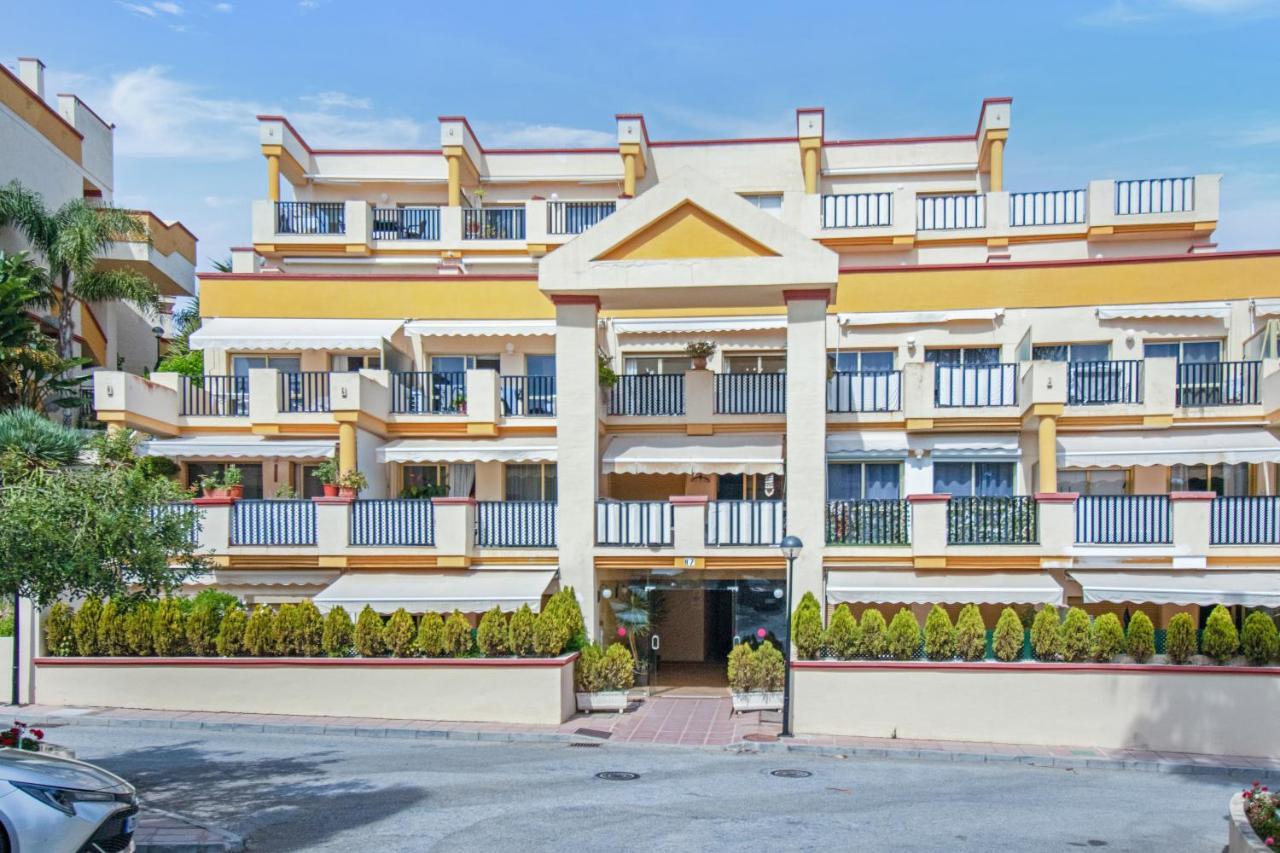 Sea View Studio I Penthouse, Beach Front Urbanization Romana Playa Elviria Appartement *